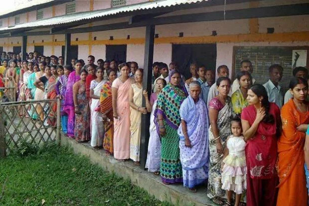 carnival-mood-in-assam-as-youth-women-flock-to-vote_070414040811